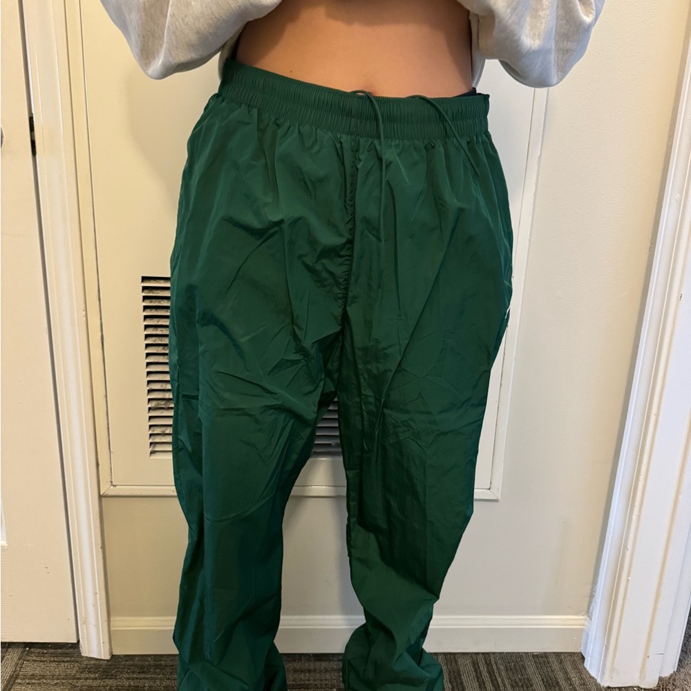Nike Green Track Pants with Elastic Waistband and Relaxed Fit